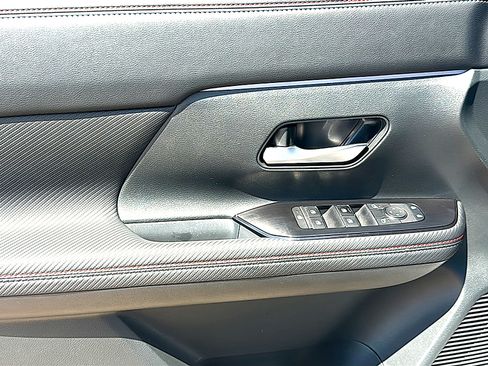 Certified 2025 Nissan Kicks SR FWD image 9