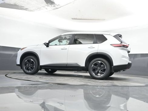 Used 2026 Nissan Rogue SV w/ SV Premium Package AWD/4WD image 11