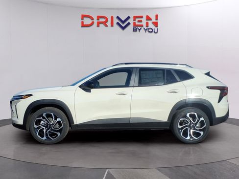 New 2026 Chevrolet Trax RS image 2