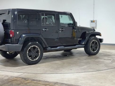 Used 2012 Jeep Wrangler Unlimited Sahara AWD/4WD image 7