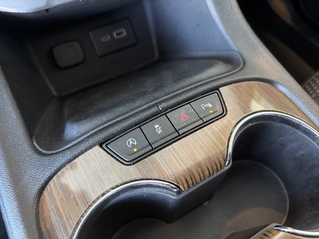 Used 2021 GMC Acadia SLE w/ Driver Convenience Package FWD image 29