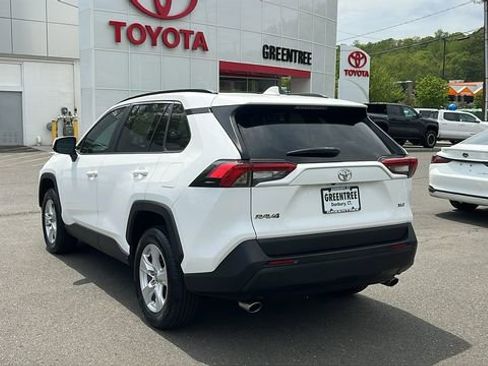 Certified 2021 Toyota RAV4 XLE w/ Convenience Package FWD image 4