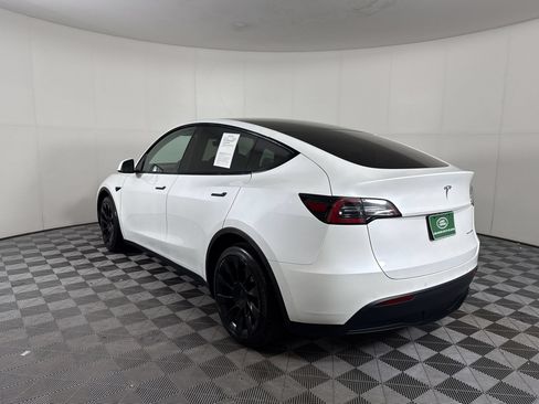 Used 2020 Tesla Model Y Long Range AWD/4WD image 3