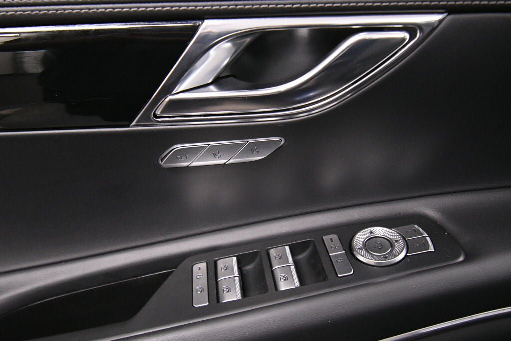 Used 2025 Genesis GV80 2.5T Standard AWD/4WD image 12
