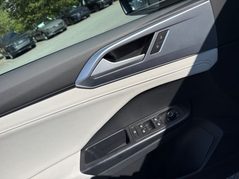 New 2026 Volkswagen Taos SE AWD/4WD image 32