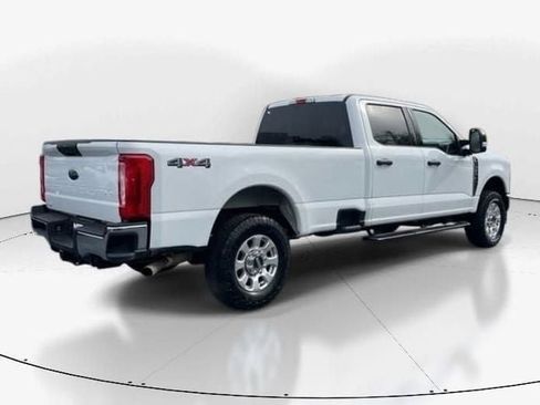 Used 2024 Ford F250 XLT image 3