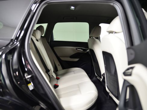 Used 2025 Audi Q6 e-tron Premium w/ Convenience Package image 20