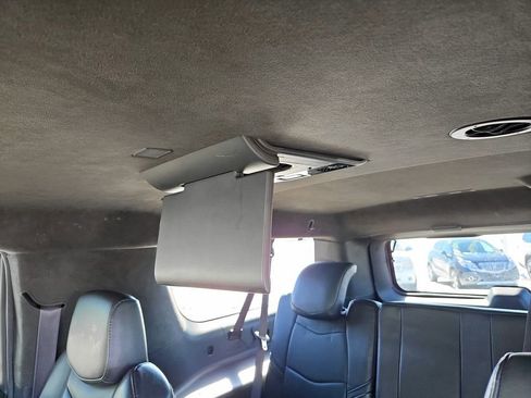 Used 2015 Cadillac Escalade ESV Platinum image 33