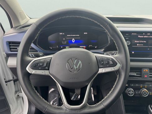 Used 2024 Volkswagen Taos SE w/ Panoramic Sunroof Package image 17
