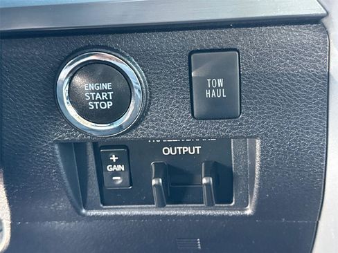 Used 2021 Toyota Tundra Platinum AWD/4WD image 31
