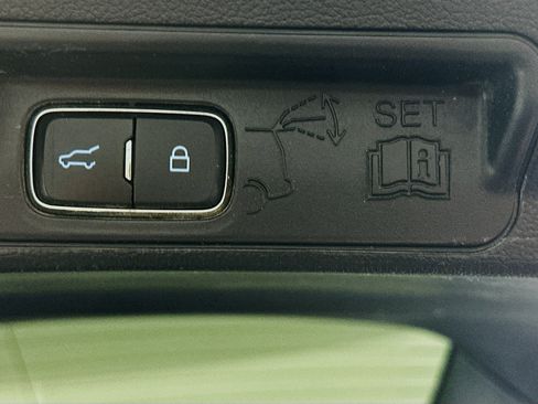 Used 2022 Ford Explorer XLT w/ Equipment Group 202A AWD/4WD image 32