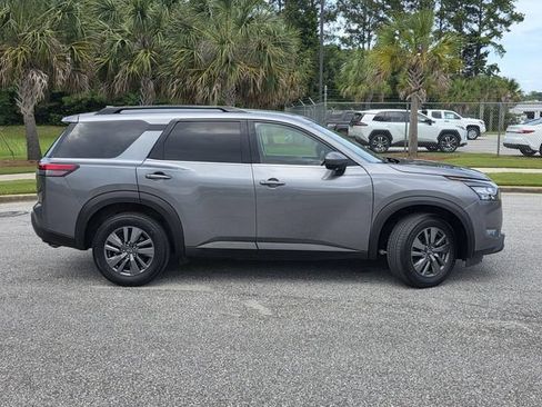 Used 2024 Nissan Pathfinder SV FWD image 37