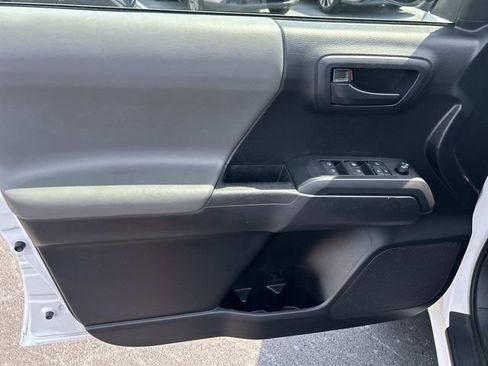 Used 2020 Toyota Tacoma SR AWD/4WD image 19