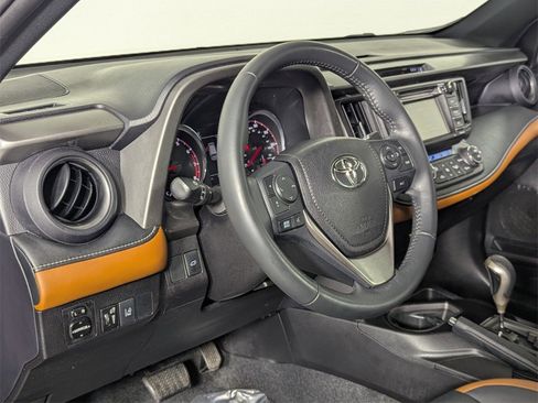 Used 2017 Toyota RAV4 SE image 11