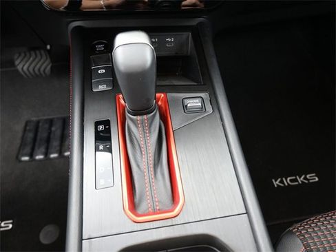 Certified 2025 Nissan Kicks SR image 9