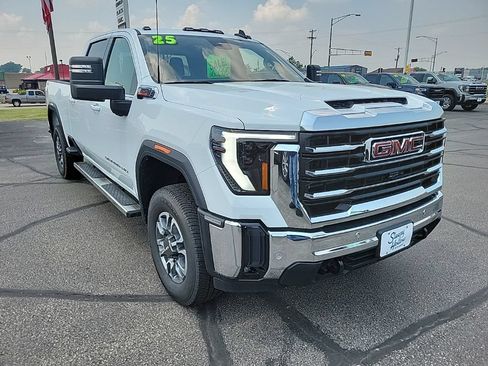 Used 2025 GMC Sierra 2500 SLE w/ SLE Value Package; AWD/4WD image 3