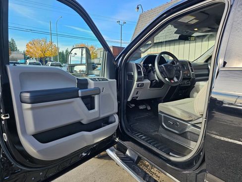 Used 2017 Ford F350 XLT image 25