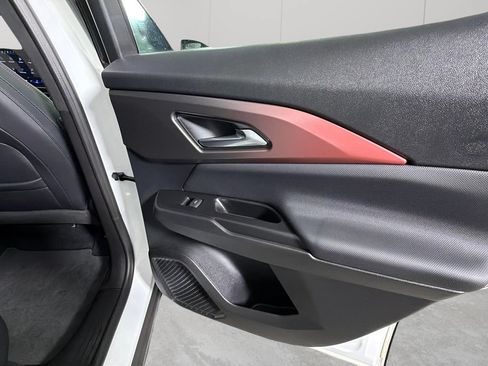 Used 2024 Chevrolet Equinox EV RS FWD image 35