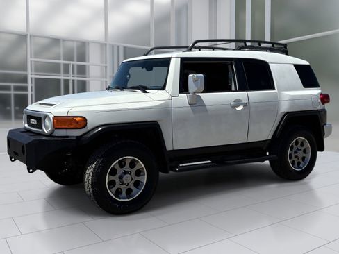 Used 2012 Toyota FJ Cruiser 4WD w/ Upgrade Pkg image 2