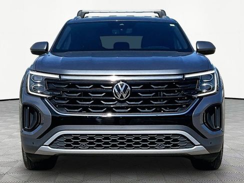 Used 2024 Volkswagen Atlas Cross Sport SE AWD/4WD image 3