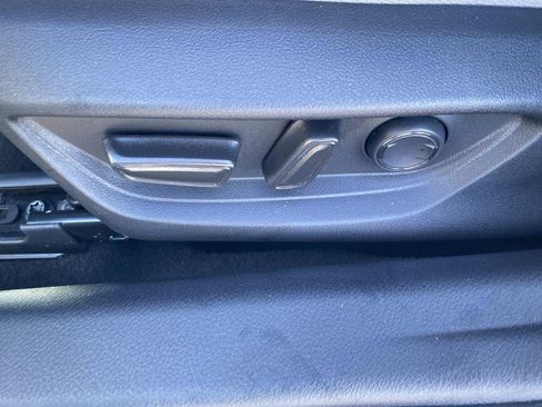 Used 2025 Toyota Camry SE image 12