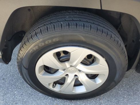 Used 2019 Toyota RAV4 LE image 9