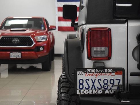 Used 2011 Jeep Wrangler Rubicon w/ Trailer Tow Group AWD/4WD image 31