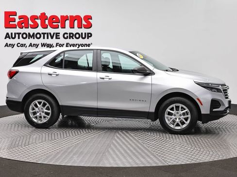 Used 2022 Chevrolet Equinox LS AWD/4WD image 4