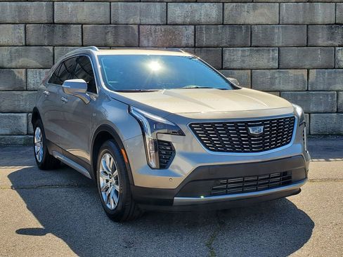 Certified 2022 Cadillac XT4 Premium Luxury w/ Enhanced Visibility Package image 8
