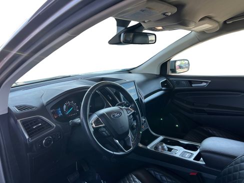 Used 2024 Ford Edge Titanium image 9