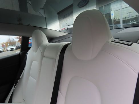 Used 2022 Tesla Model 3 Long Range image 25