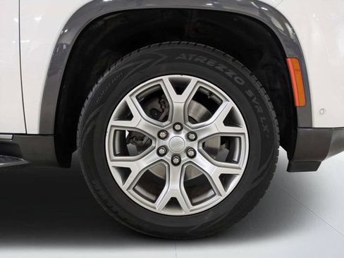 Used 2022 Jeep Wagoneer Series II AWD/4WD image 10