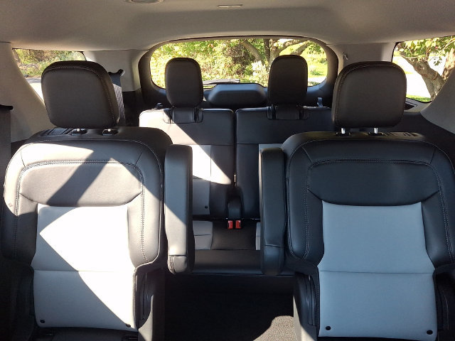 Used 2023 Ford Explorer XLT w/ Equipment Group 202A AWD/4WD image 35