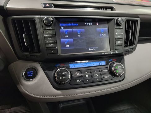 Used 2018 Toyota RAV4 XLE FWD image 14