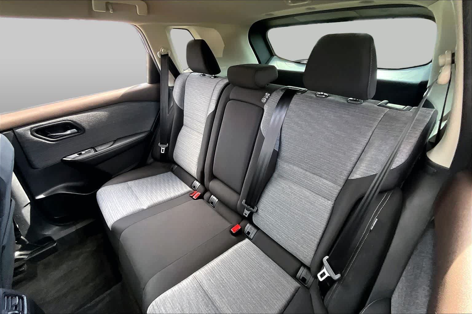 Used 2023 Nissan Rogue SV FWD image 34
