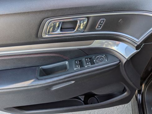 Used 2019 Ford Explorer Sport image 23