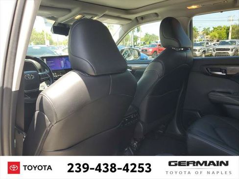 Certified 2024 Toyota Highlander Platinum FWD image 22