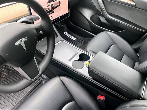 Used 2023 Tesla Model 3 Standard Range image 19