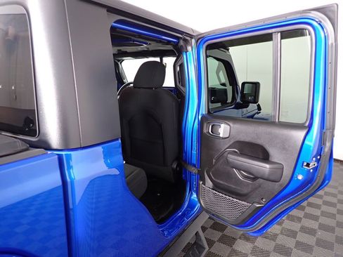 Used 2023 Jeep Gladiator Willys image 37