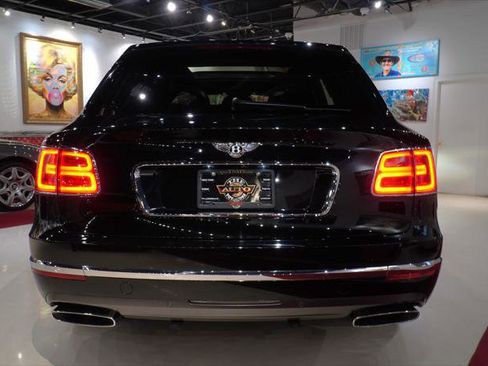 Used 2018 Bentley Bentayga Mulliner AWD/4WD image 10