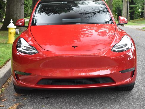 Used 2022 Tesla Model Y Long Range image 14