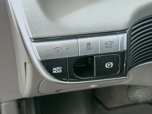 Used 2024 Hyundai Ioniq 5 SEL image 17