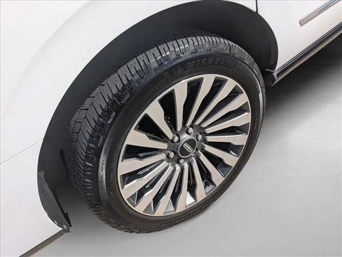 Used 2020 Lincoln Navigator L Reserve w/ Luxury Package image 23