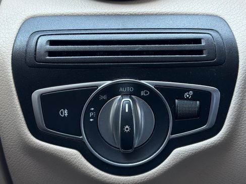 Used 2019 Mercedes-Benz GLC 300 image 31