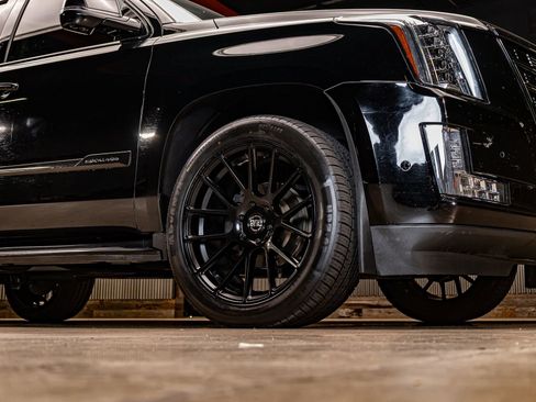 Used 2020 Cadillac Escalade ESV Premium Luxury image 11