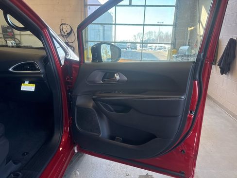 New 2026 Chrysler Voyager LX FWD image 44