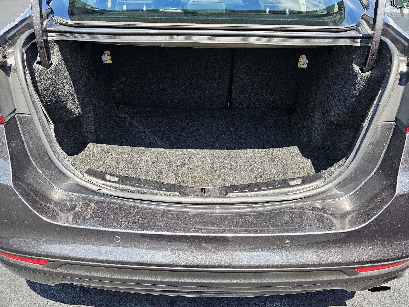 Used 2018 Ford Fusion SE w/ Fusion SE Technology Package FWD image 19