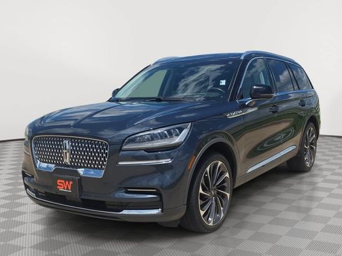 Used 2022 Lincoln Aviator Reserve w/ Equipment Group 201A AWD/4WD image 3