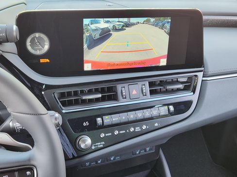 New 2025 Lexus ES 300h w/ Premium Package image 12