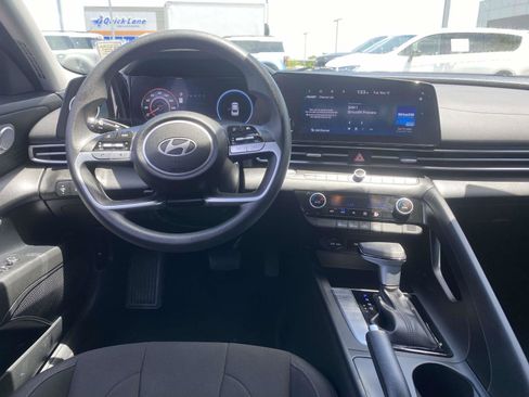 Used 2024 Hyundai Elantra SEL FWD image 12
